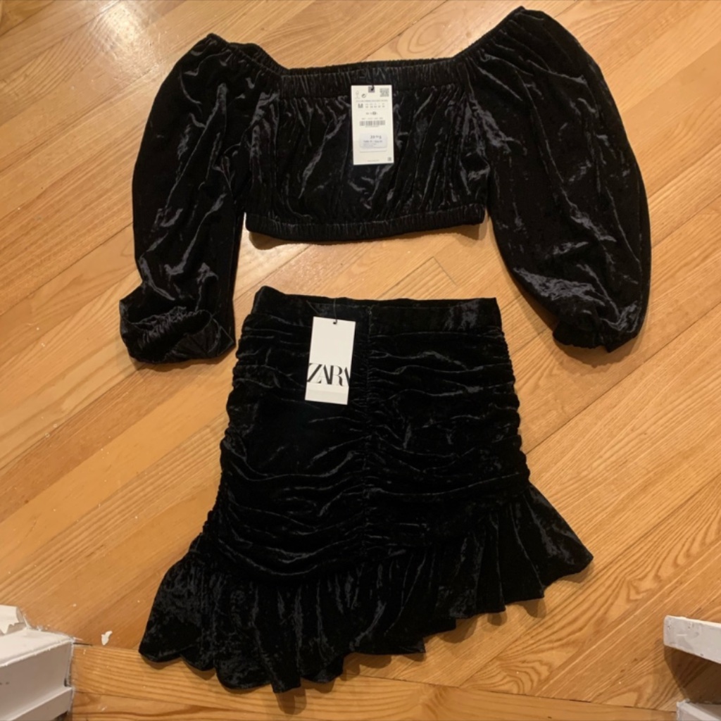 Zara Set Medium Top And Small Skirt In Velvet